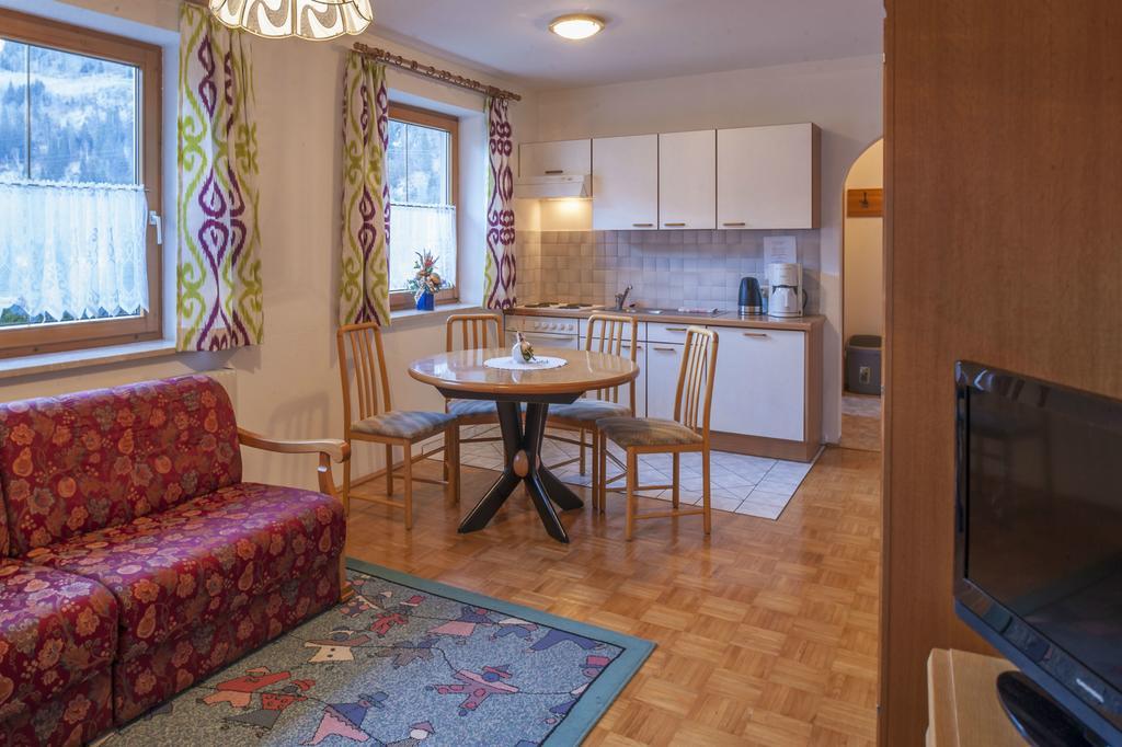 Haus Schoenegger Dorfgastein Pokoj fotografie